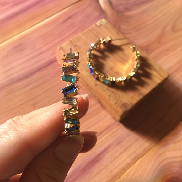 🌿Crystal Hoops! - Picture 5 of 6